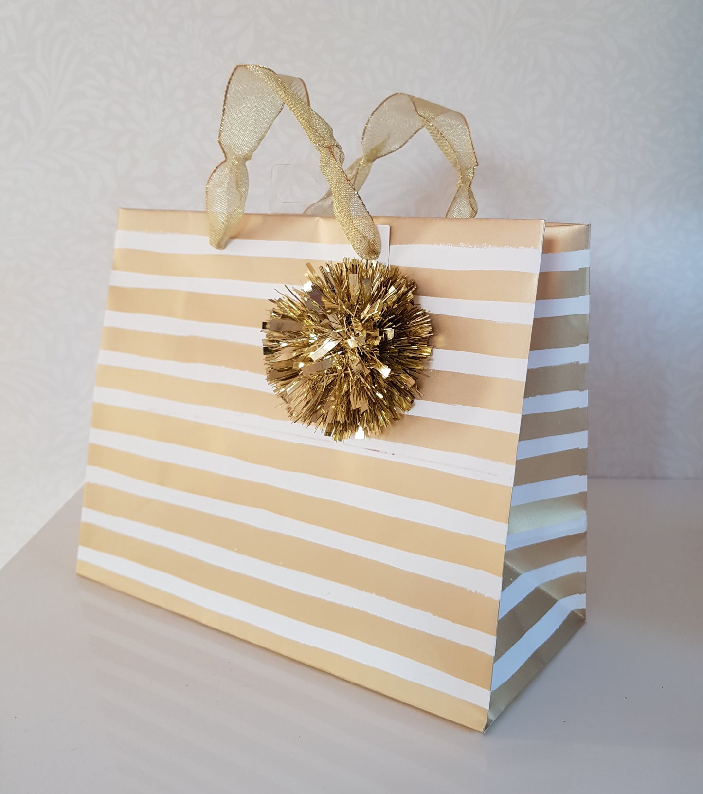 Presentpåse med Guldrosett