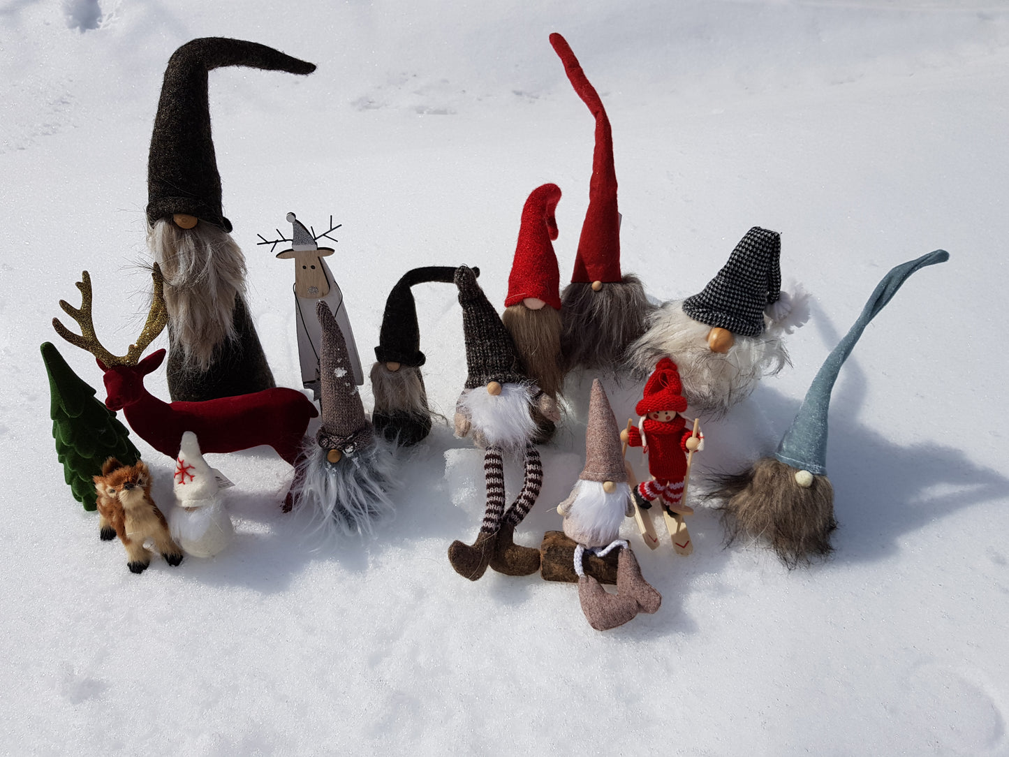 Tomte sittande med långa ben 26cm