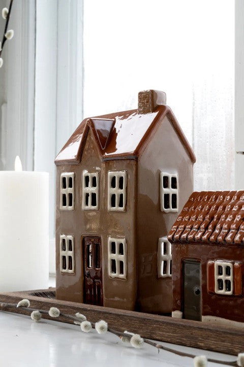 Keramikhus ljusbrunt H 16cm