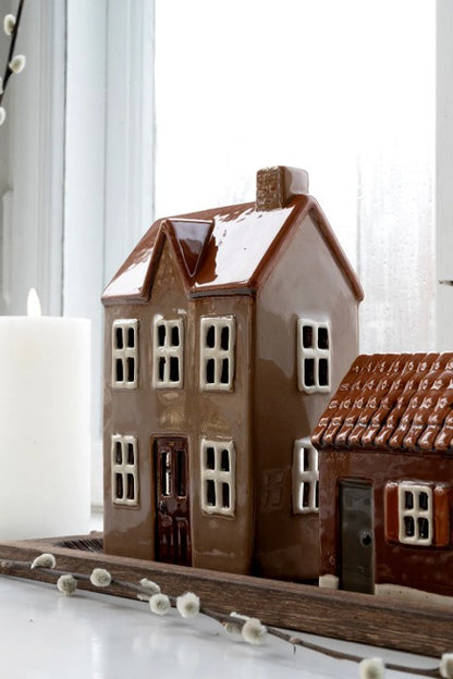 Keramikhus ljusbrunt H 16cm
