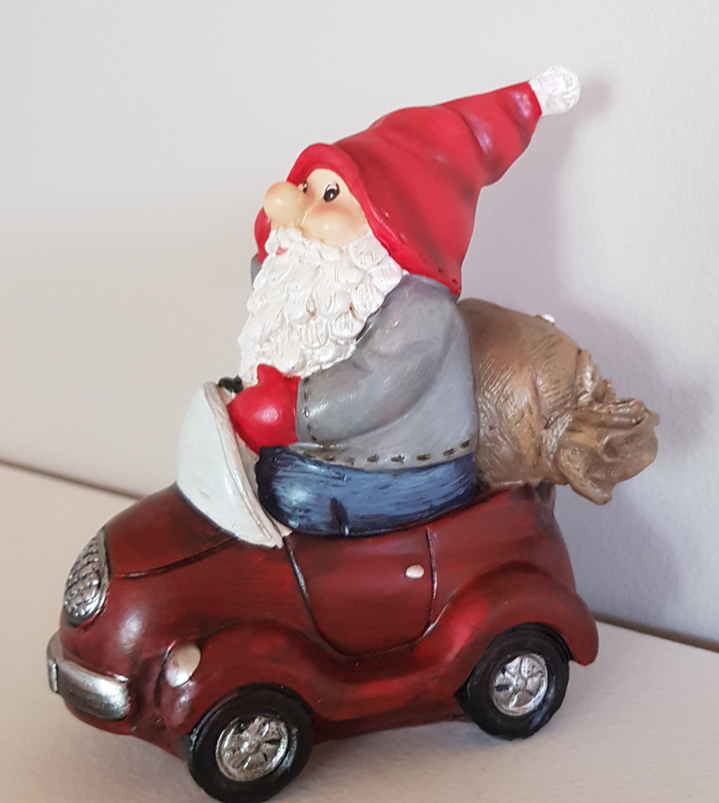 Tomte kör Bil - Julfigur
